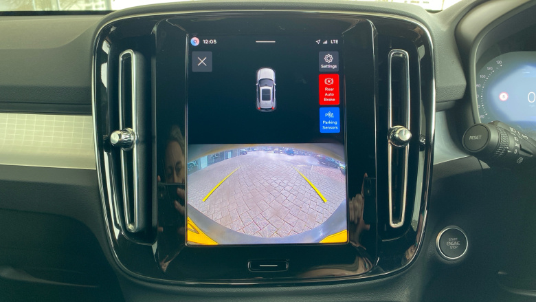 Volvo XC40 2.0 B4P Plus Dark 5dr Auto Petrol Estate